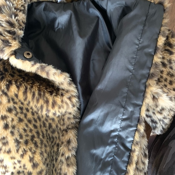 Adorable Kids lined fake furry jacket - size 7-8-9 - Picture 5 of 7